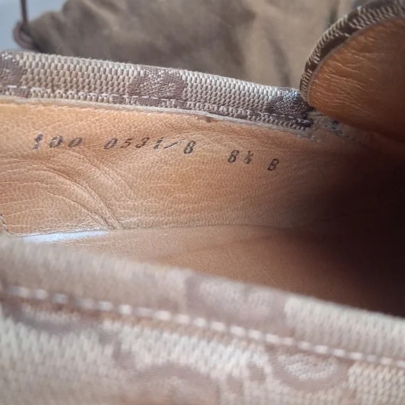 Gucci Beige Loafers with Green and Red Stripes - Picture 3 of 11